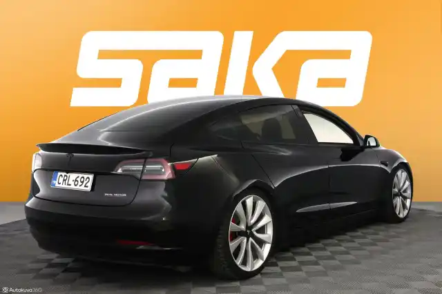 Musta Sedan, Tesla Model 3 – CRL-692