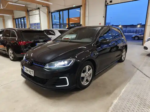 Musta Farmari, Volkswagen Golf – CRM-927