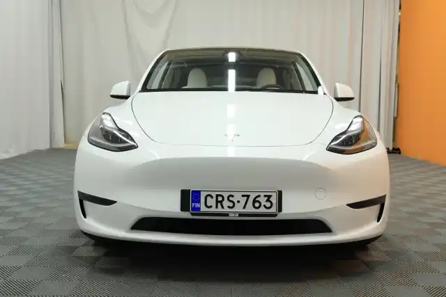 Valkoinen Maastoauto, Tesla Model Y – CRS-763