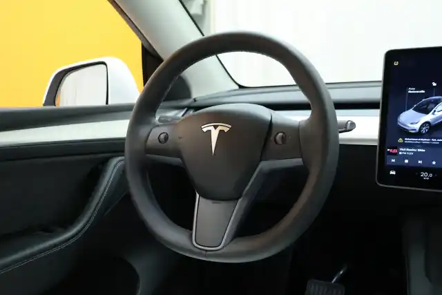 Valkoinen Maastoauto, Tesla Model Y – CRS-763