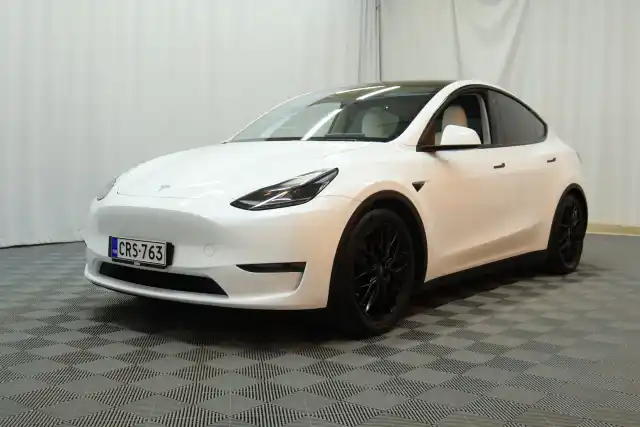 Valkoinen Maastoauto, Tesla Model Y – CRS-763