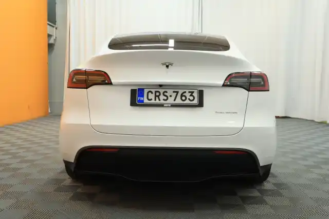 Valkoinen Maastoauto, Tesla Model Y – CRS-763