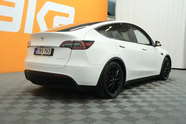 Valkoinen Maastoauto, Tesla Model Y – CRS-763