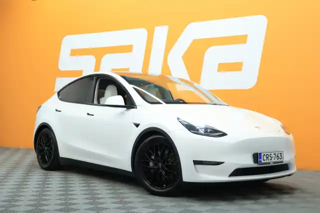 Valkoinen Maastoauto, Tesla Model Y – CRS-763