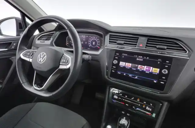 Harmaa Maastoauto, Volkswagen Tiguan – CRT-289