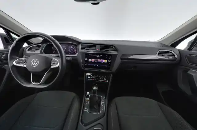 Harmaa Maastoauto, Volkswagen Tiguan – CRT-289