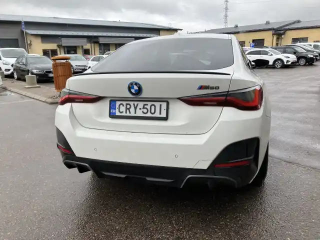 Valkoinen Sedan, BMW i4 M50 – CRY-501
