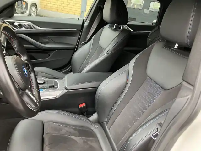 Valkoinen Sedan, BMW i4 M50 – CRY-501