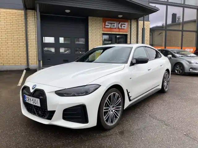 Valkoinen Sedan, BMW i4 M50 – CRY-501