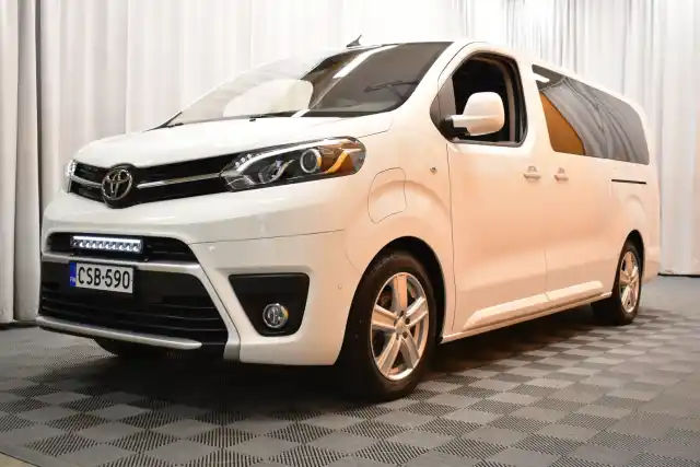 Valkoinen Tila-auto, Toyota PROACE VERSO EV – CSB-590