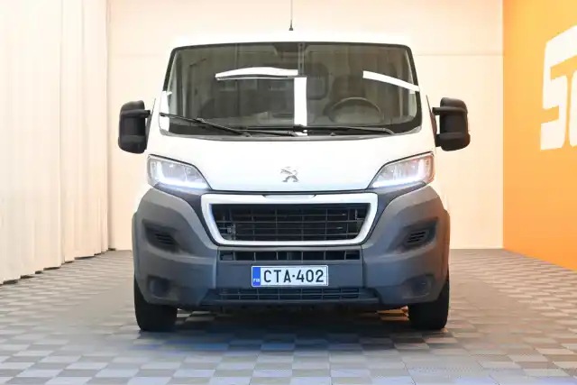 Valkoinen Pakettiauto, Peugeot Boxer – CTA-402