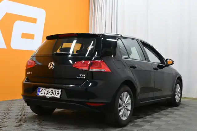 Musta Viistoperä, Volkswagen Golf – CTA-909