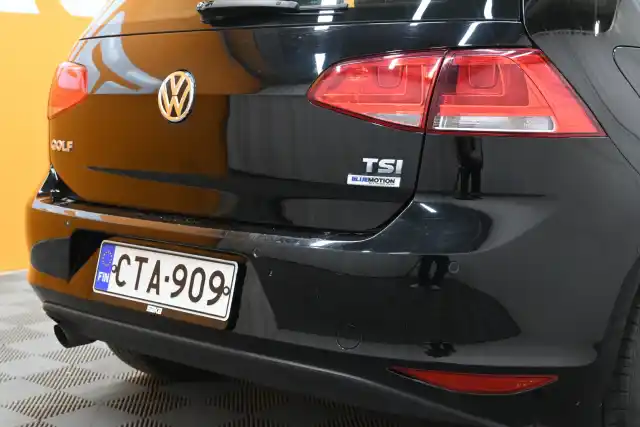 Musta Viistoperä, Volkswagen Golf – CTA-909