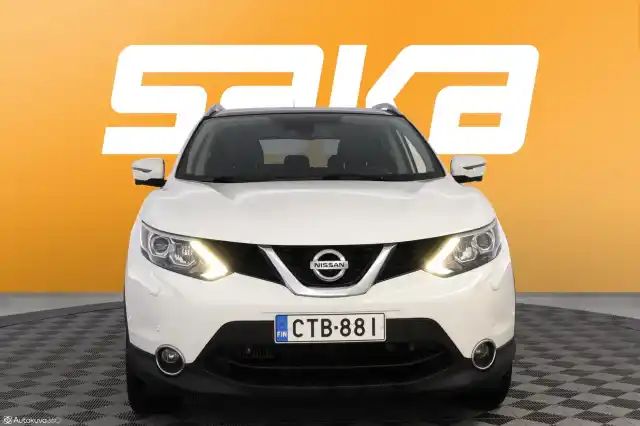 Valkoinen Maastoauto, Nissan Qashqai – CTB-881