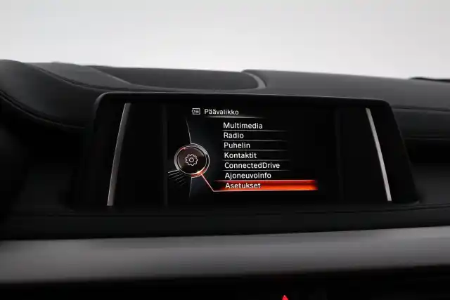 Musta Maastoauto, BMW X6 – CTE-826