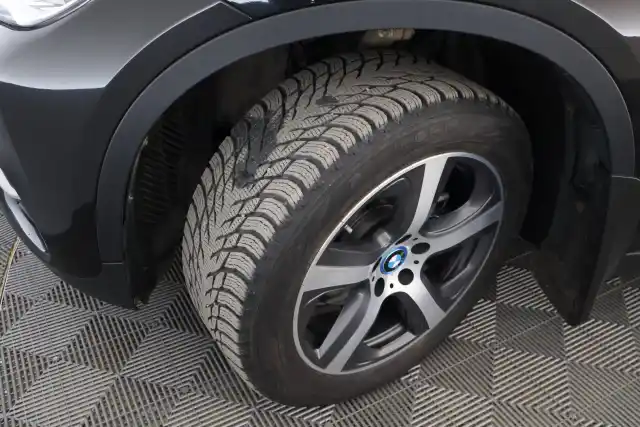Musta Maastoauto, BMW X6 – CTE-826
