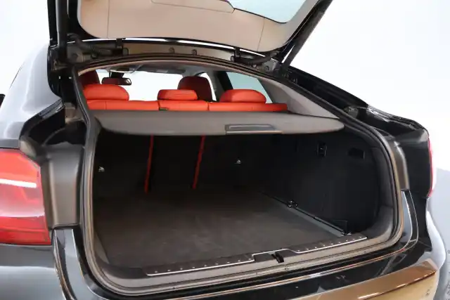 Musta Maastoauto, BMW X6 – CTE-826