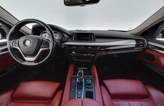 Musta Maastoauto, BMW X6 – CTE-826