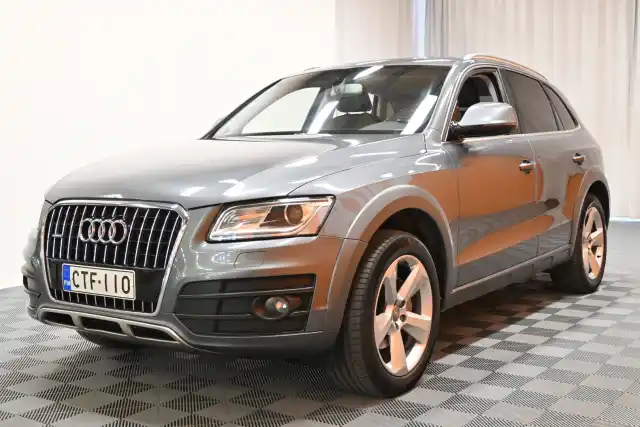 Harmaa Maastoauto, Audi Q5 – CTF-110