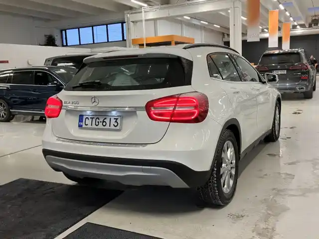 Valkoinen Maastoauto, Mercedes-Benz GLA – CTG-613