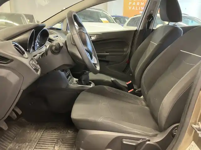 Beige Viistoperä, Ford Fiesta – CTG-642