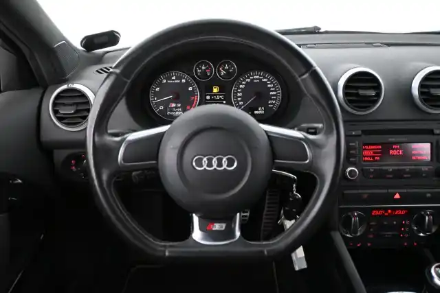 Musta Viistoperä, Audi S3 – CTH-320