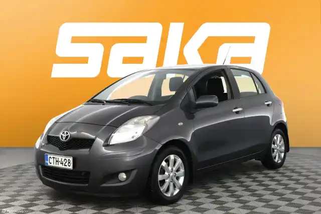 Harmaa Viistoperä, Toyota Yaris – CTH-428