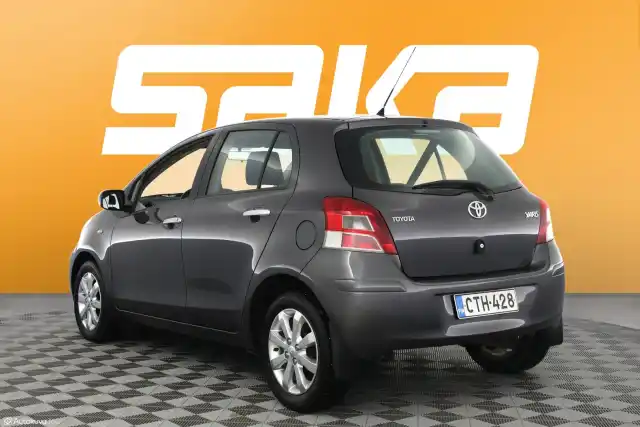 Harmaa Viistoperä, Toyota Yaris – CTH-428