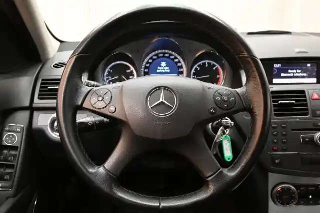 Harmaa Sedan, Mercedes-Benz C – CTI-100