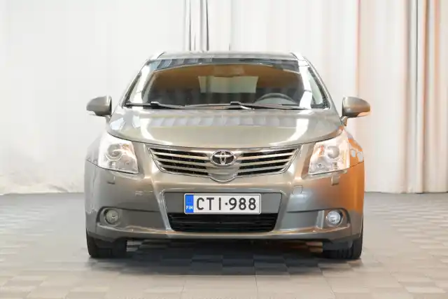 Vihreä Farmari, Toyota Avensis – CTI-988