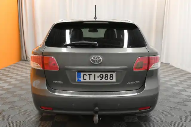 Vihreä Farmari, Toyota Avensis – CTI-988