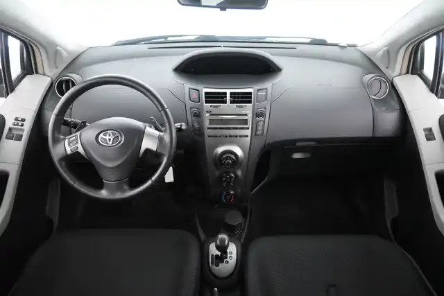 Valkoinen Viistoperä, Toyota Yaris – CTJ-170