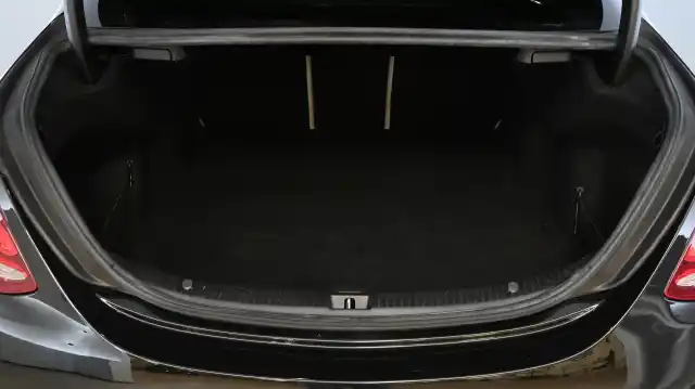 Musta Sedan, Mercedes-Benz C – CTN-656