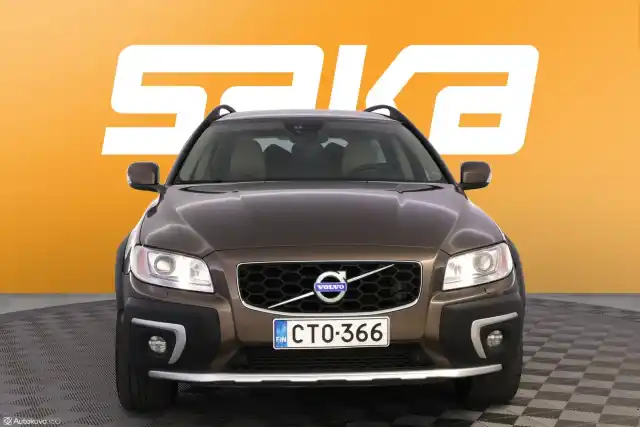 Ruskea (beige) Maastoauto, Volvo XC70 – CTO-366