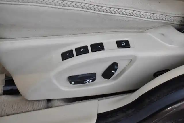 Ruskea (beige) Maastoauto, Volvo XC70 – CTO-366