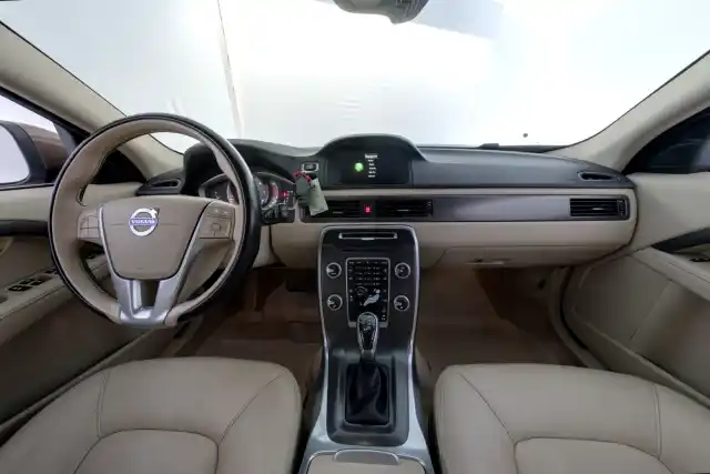 Ruskea (beige) Maastoauto, Volvo XC70 – CTO-366