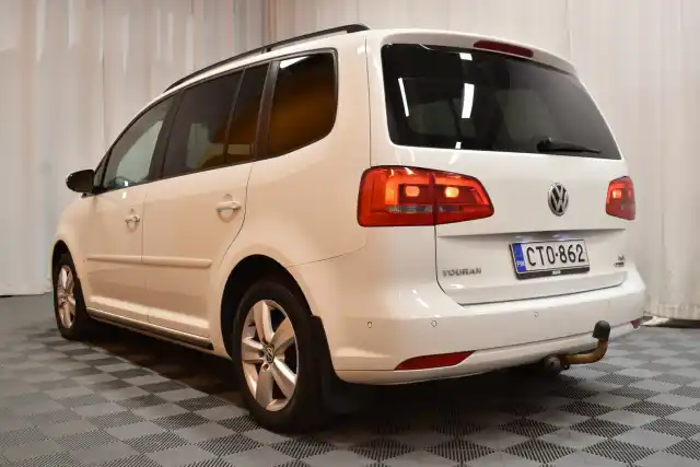 Valkoinen Tila-auto, Volkswagen Touran – CTO-862