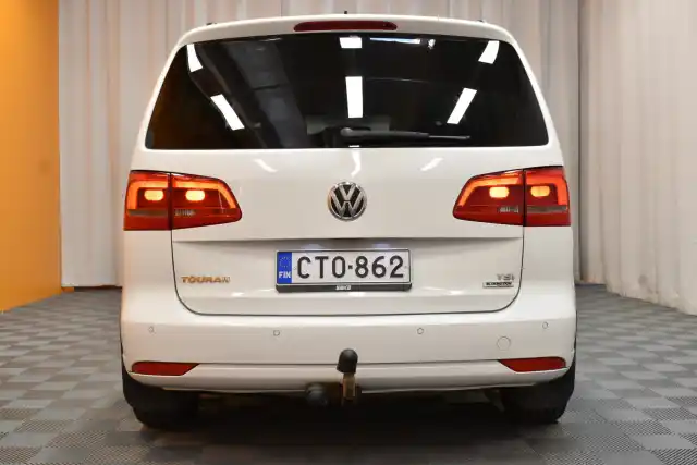 Valkoinen Tila-auto, Volkswagen Touran – CTO-862