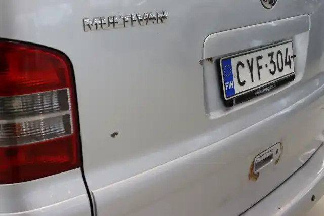 Harmaa Matkailuauto, Volkswagen Multivan – CYF-304