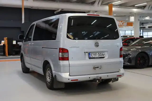 Harmaa Matkailuauto, Volkswagen Multivan – CYF-304