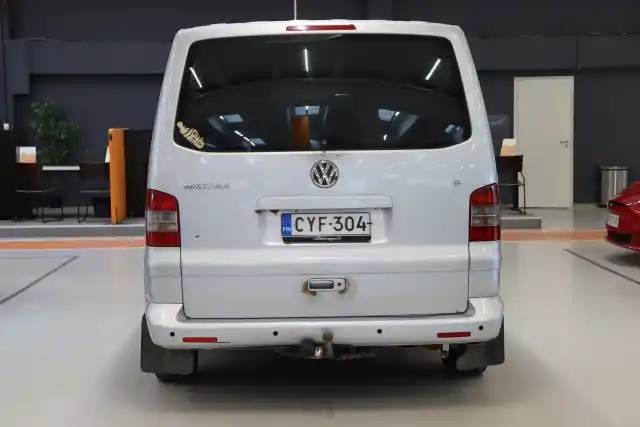 Harmaa Matkailuauto, Volkswagen Multivan – CYF-304