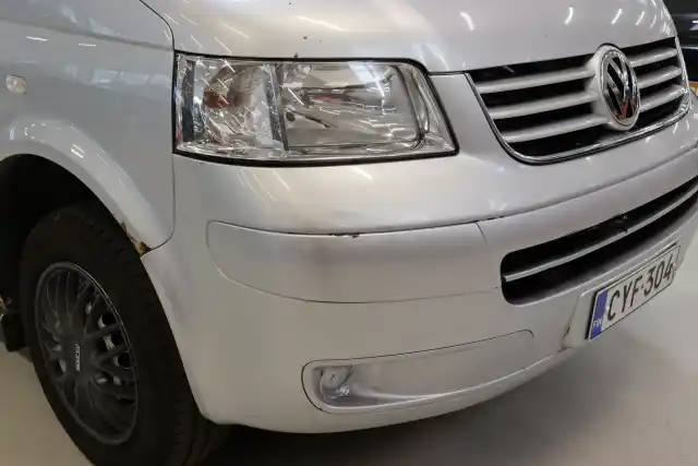 Harmaa Matkailuauto, Volkswagen Multivan – CYF-304