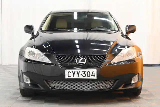 Musta Sedan, Lexus IS – CYY-304