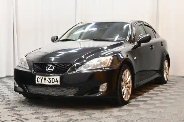 Musta Sedan, Lexus IS – CYY-304