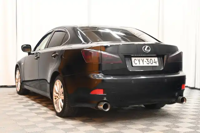 Musta Sedan, Lexus IS – CYY-304