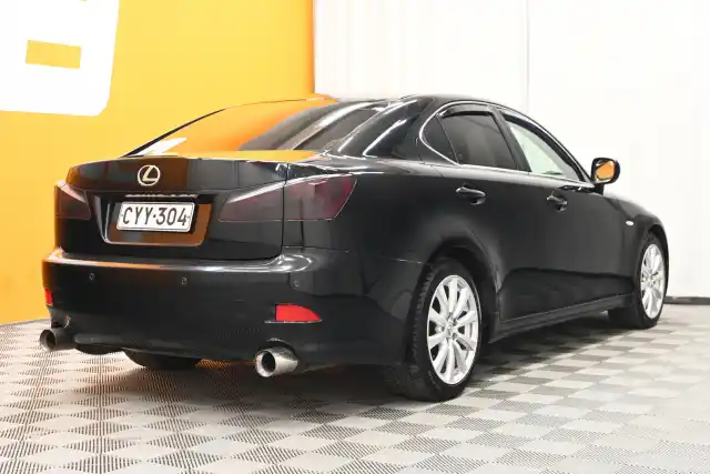 Musta Sedan, Lexus IS – CYY-304