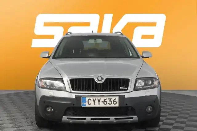 Harmaa Farmari, Skoda Octavia – CYY-636