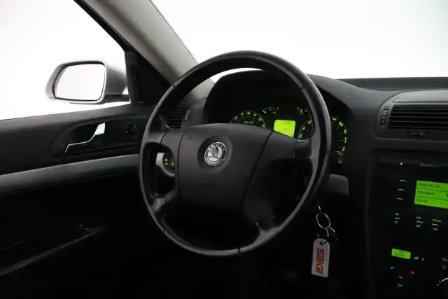 Harmaa Farmari, Skoda Octavia – CYY-636