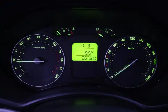 Harmaa Farmari, Skoda Octavia – CYY-636
