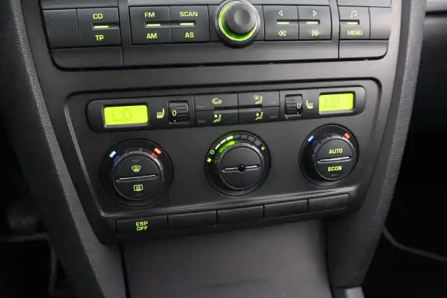 Harmaa Farmari, Skoda Octavia – CYY-636